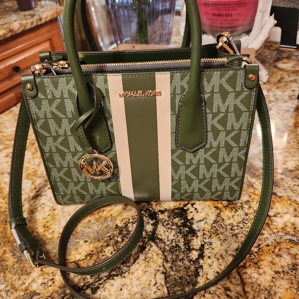 Super Unique Amazon Green MICHAEL KORS Monogram Handbag!!!